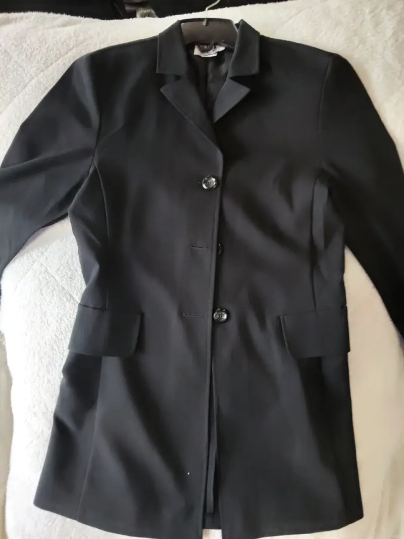 Blazer negro elegante para mujer
