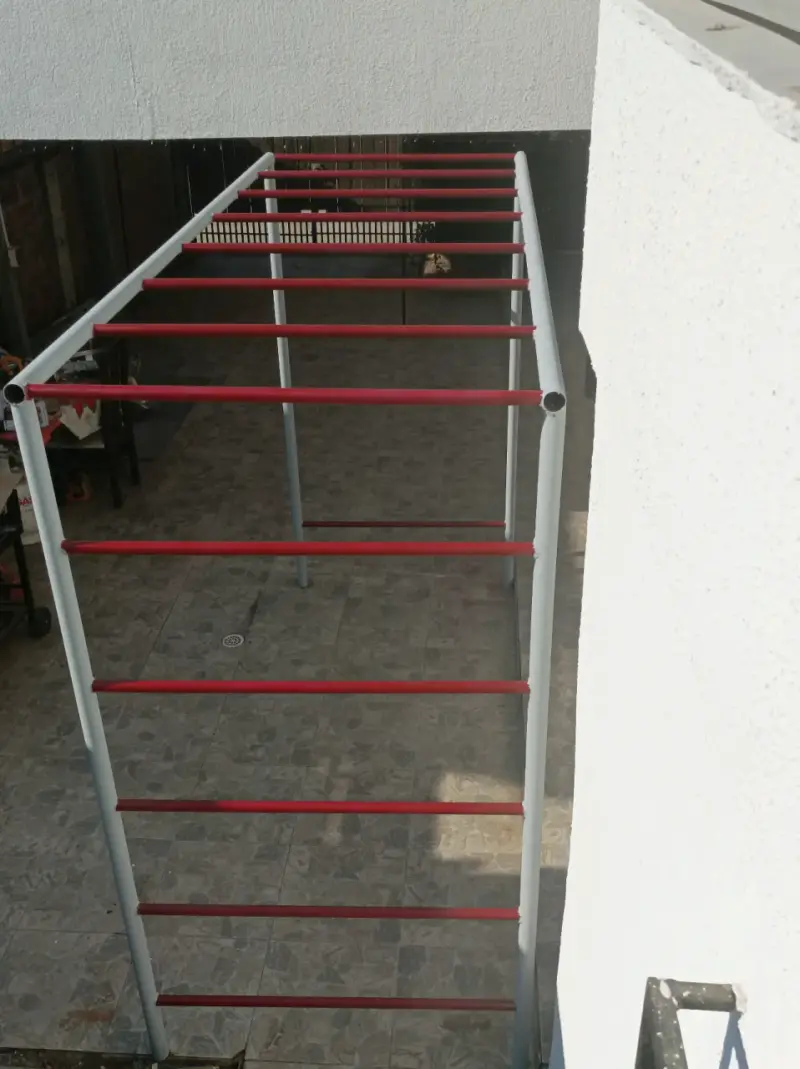 Estructura de barras paralelas para ejercicio