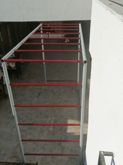 Estructura de barras paralelas para ejercicio - miniatura 1