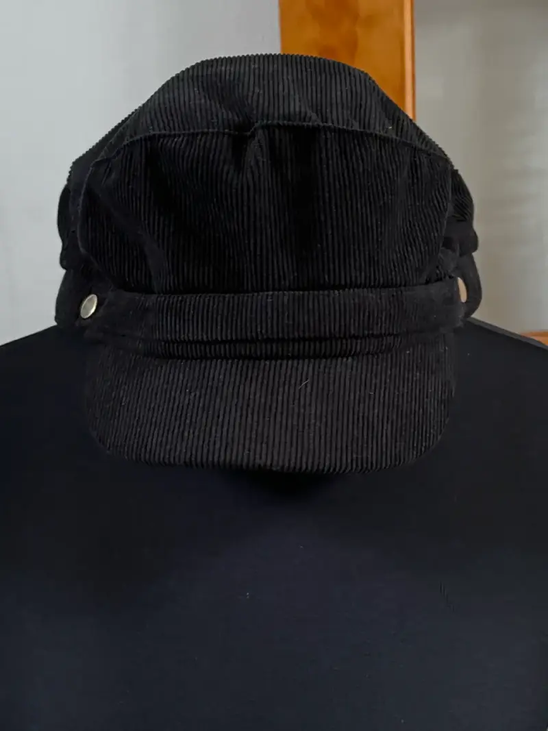 Gorra negra de pana estilo marinero