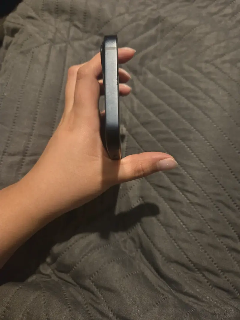iPhone 13 en buen estado con pantalla impecable - 6
