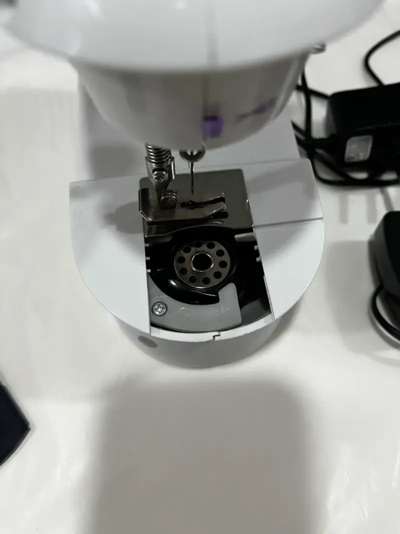 Máquina de Coser Mini SM-202A con Pedal - 4