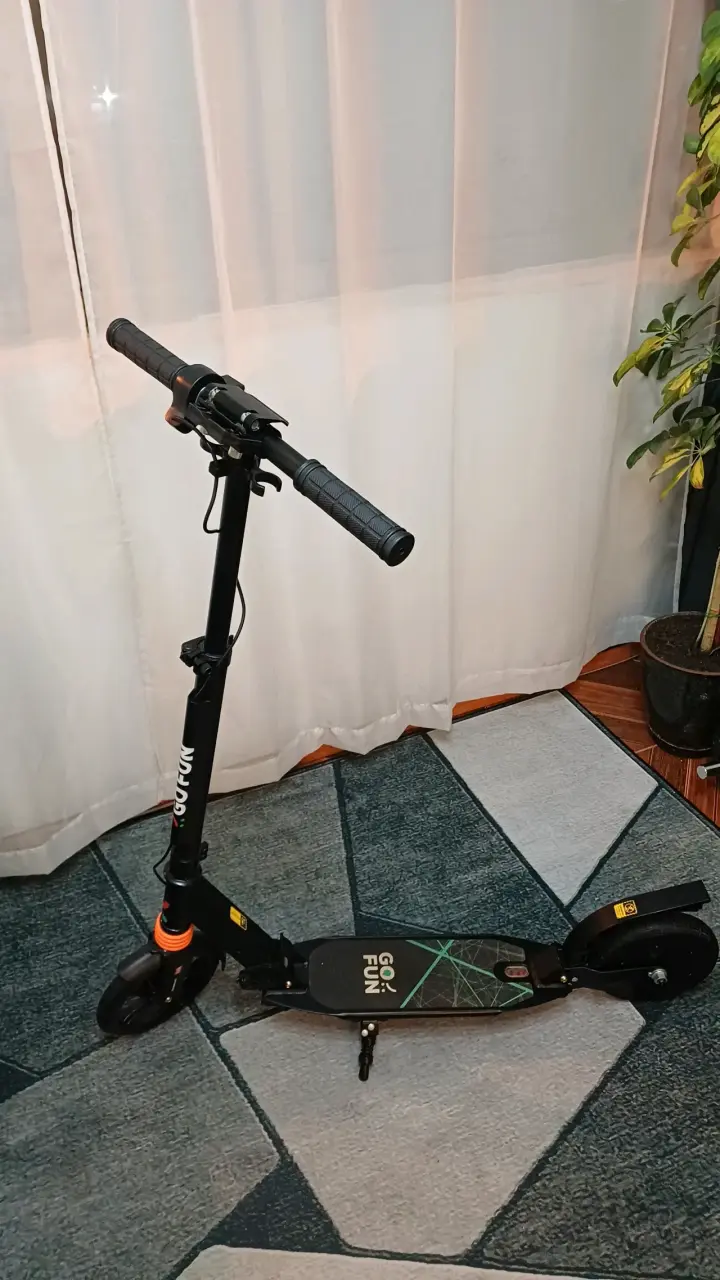 Scooter eléctrico plegable Go Fun con batería recargable
