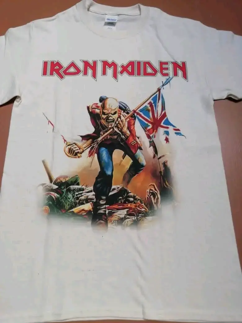 Polera Iron Maiden blanca con diseño frontal - 1