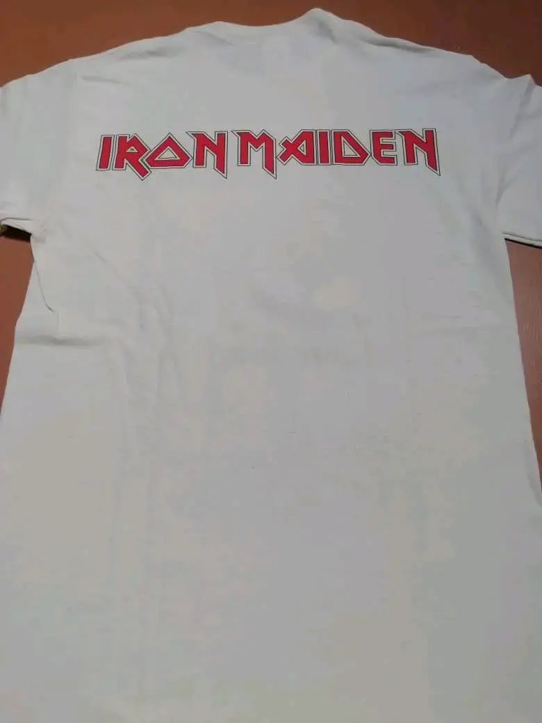 Polera Iron Maiden blanca con diseño frontal - 2
