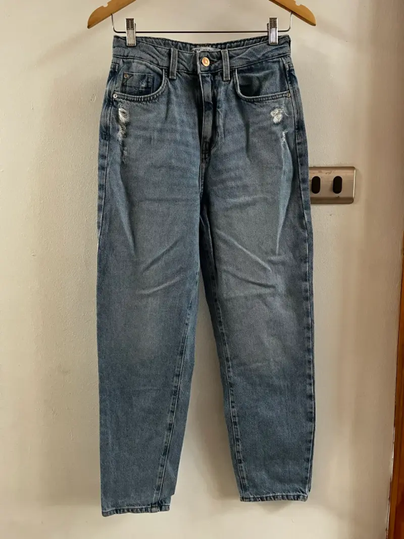 Jeans Zara para mujer con estilo desgastado