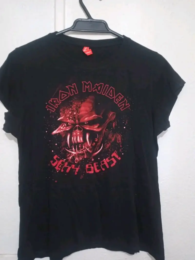 Polera Iron Maiden Sexy Beast Negra