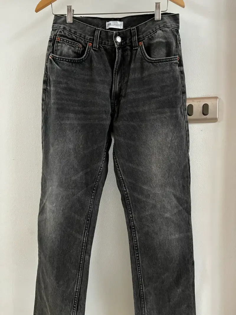 Jeans negros de mezclilla Zara para mujer