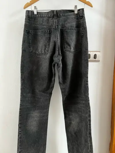 Jeans negros de mezclilla Zara para mujer - miniatura 2