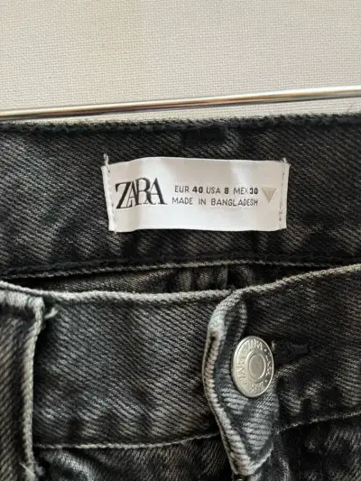 Jeans negros de mezclilla Zara para mujer - miniatura 3