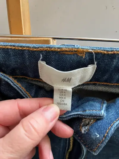 Jeans acampanados azul oscuro H&M para mujer - miniatura 3