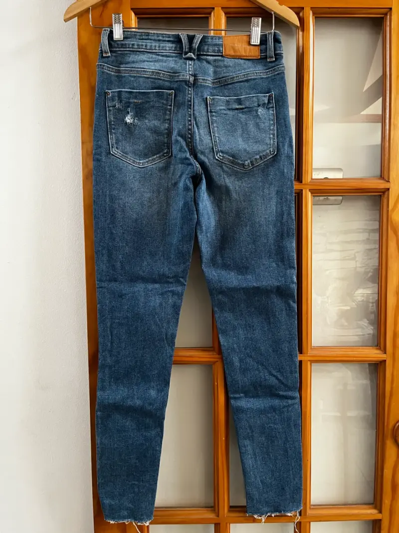 Jeans Zara azul desgastado para mujer - 2