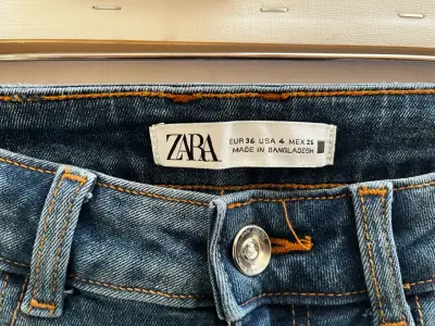 Jeans Zara azul desgastado para mujer - miniatura 3