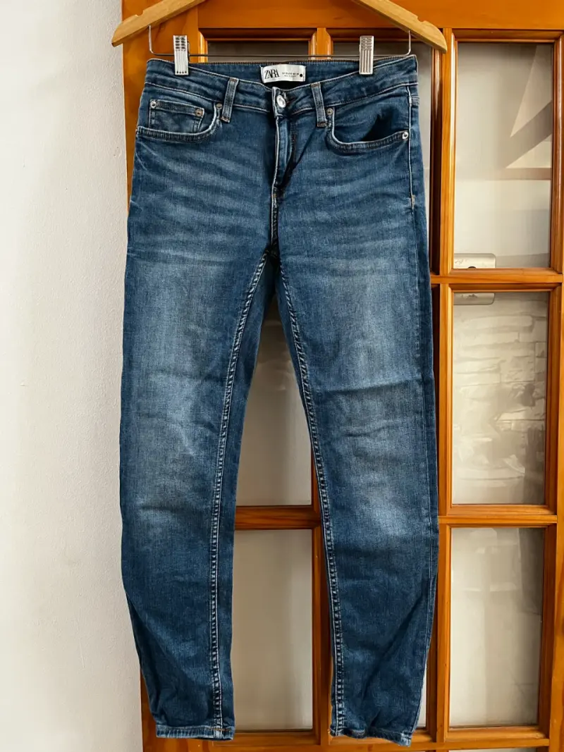 Jeans azul clásico Zara para hombre