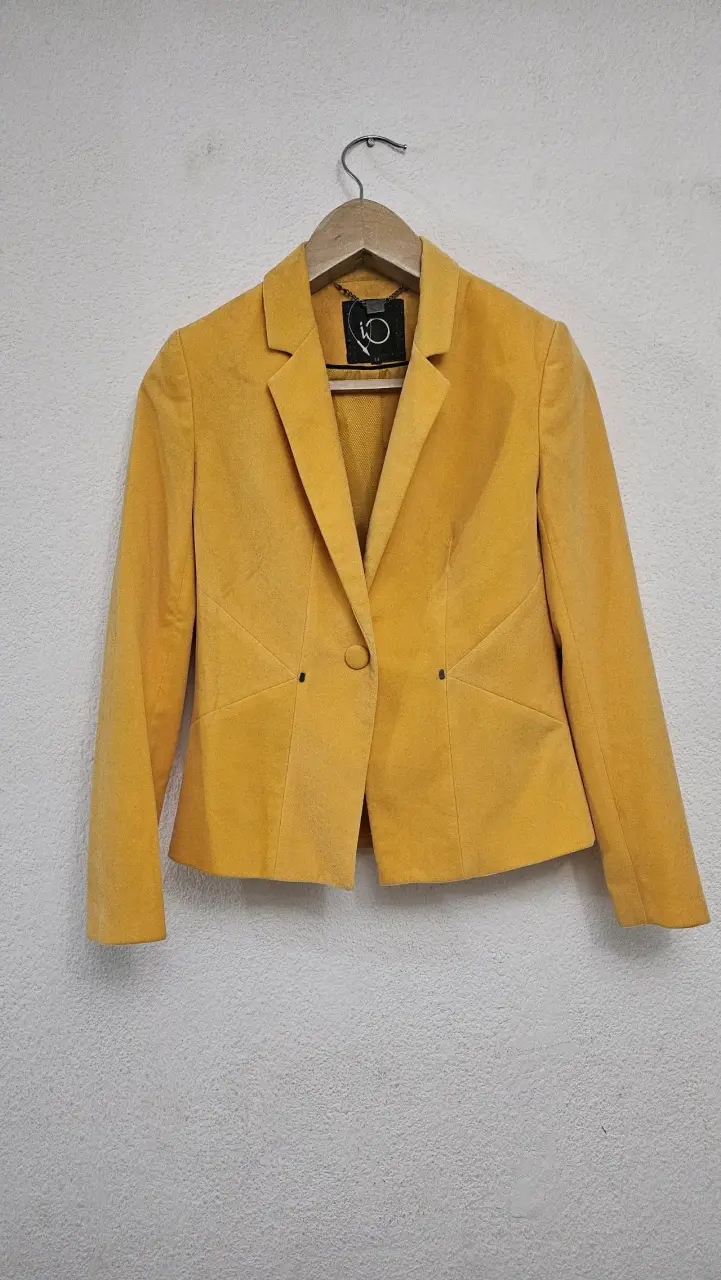 Blazer amarillo para mujer elegante