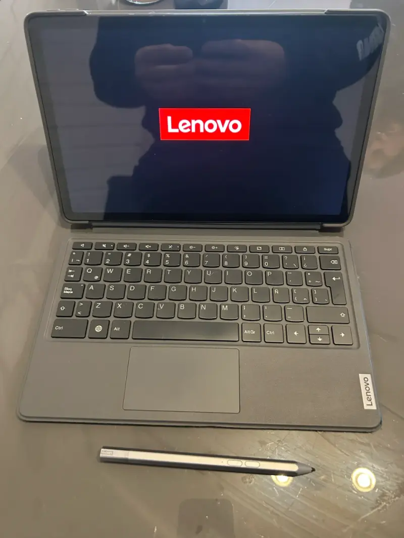 Tablet Lenovo con teclado y lápiz - 3