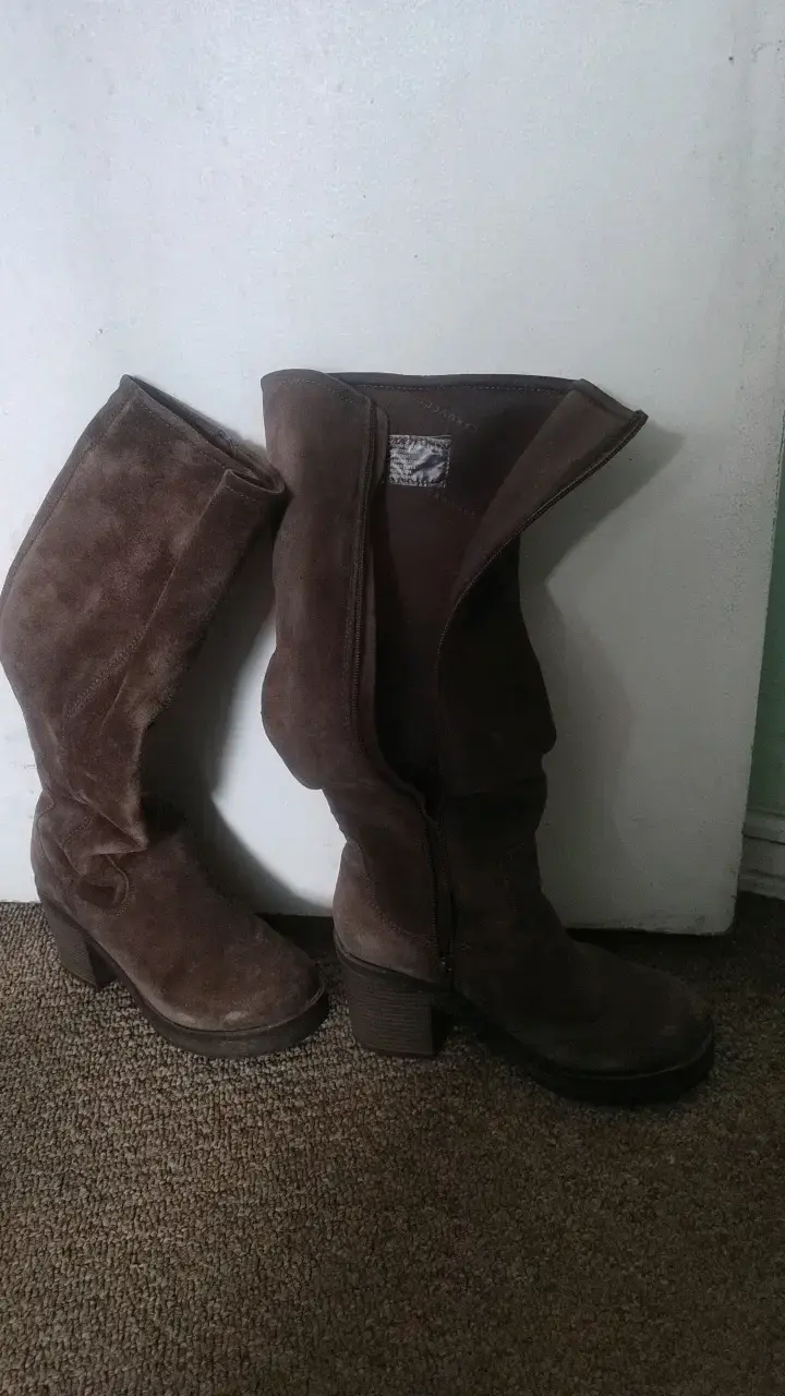 Botas de gamuza marrón con tacón alto - 1