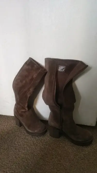 Botas de gamuza marrón con tacón alto - miniatura 2
