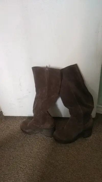Botas de gamuza marrón con tacón alto - miniatura 3