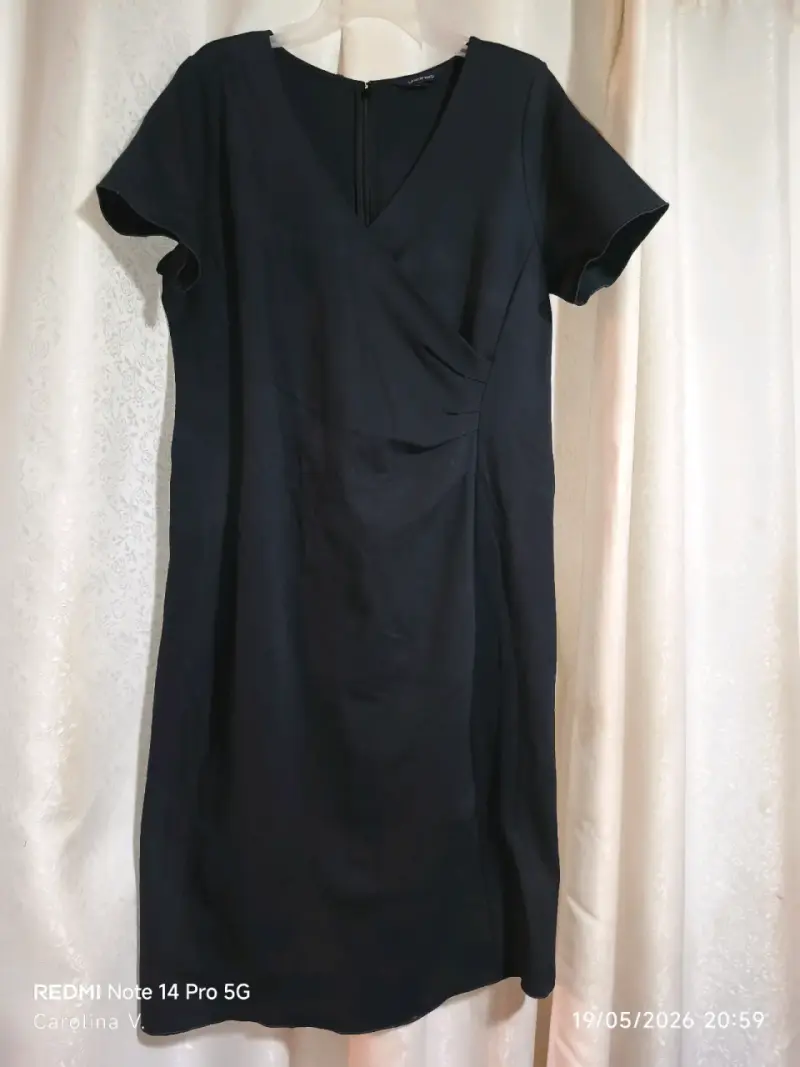 Vestido negro elegante para mujer
