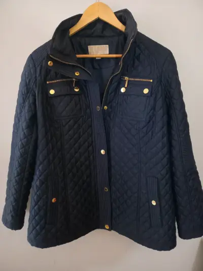 Chaqueta acolchada azul con cierre dorado - miniatura 1
