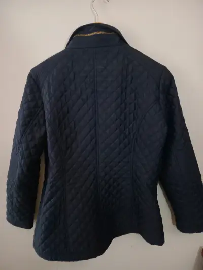 Chaqueta acolchada azul con cierre dorado - miniatura 5
