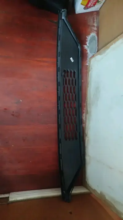 Parrilla delantera negra para auto - miniatura 2