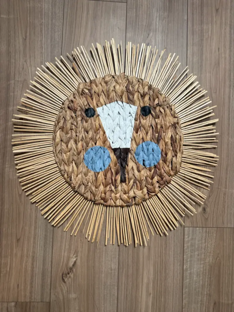 Cabeza leon pared decorativa de mimbre