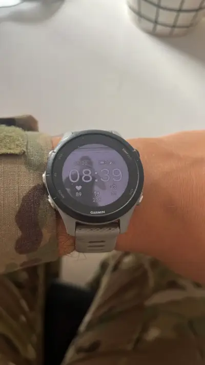 Reloj inteligente Garmin Forerunner 255S gris - miniatura 2