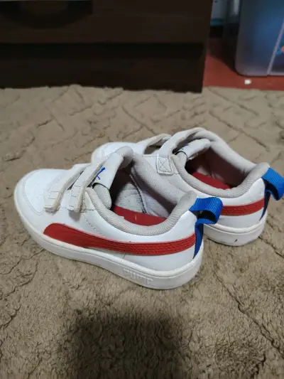 Zapatillas deportivas infantiles Puma blancas - miniatura 2