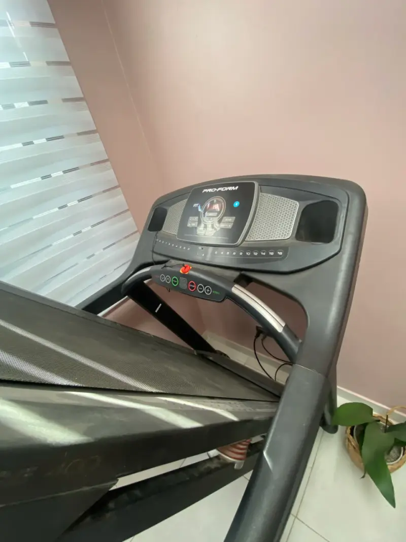 Caminadora eléctrica Pro-Form con inclinación ajustable - 4