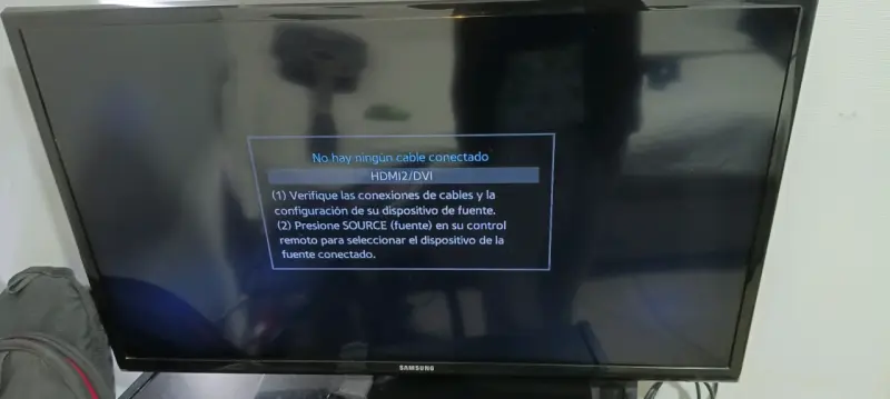 Smart TV Samsung con control remoto - 3