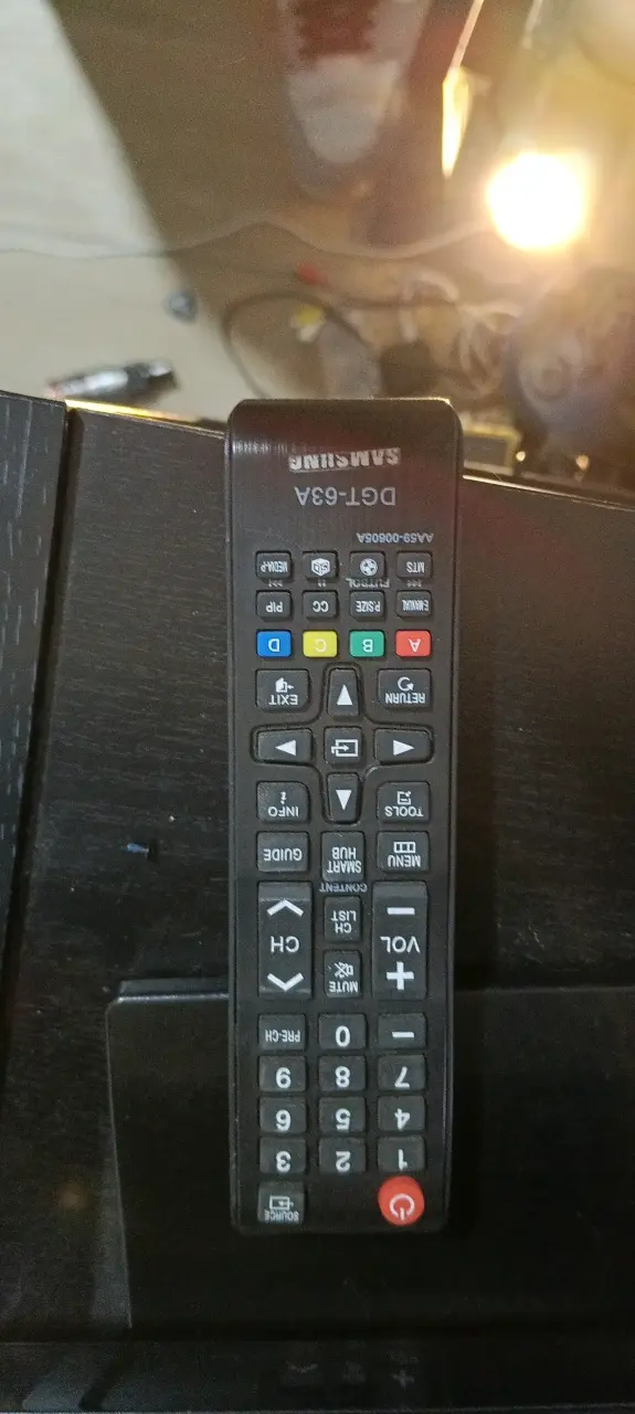 Smart TV Samsung con control remoto - 4