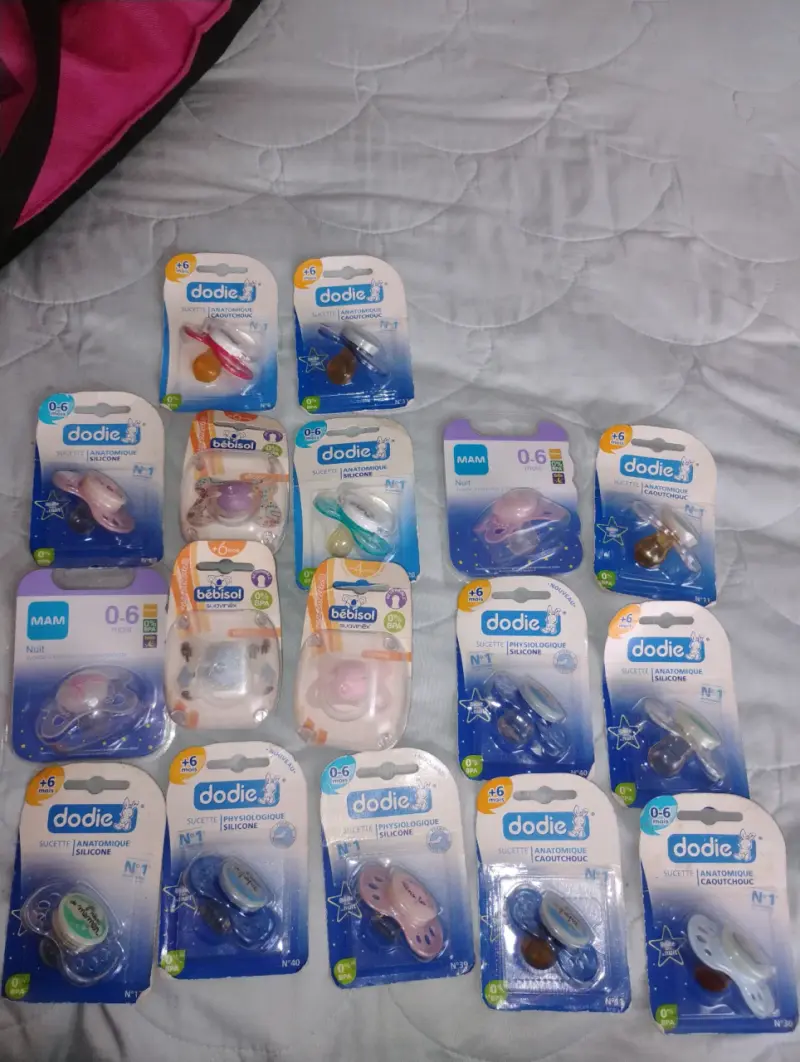 Set de chupetes anatómicos Dodie y MAM para bebés