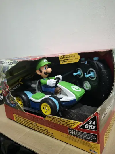 Coche RC Luigi Mario Kart Antigravedad - miniatura 2