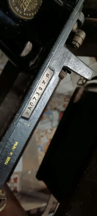 Máquina de Coser Antigua Zenith con Mesa - miniatura 5