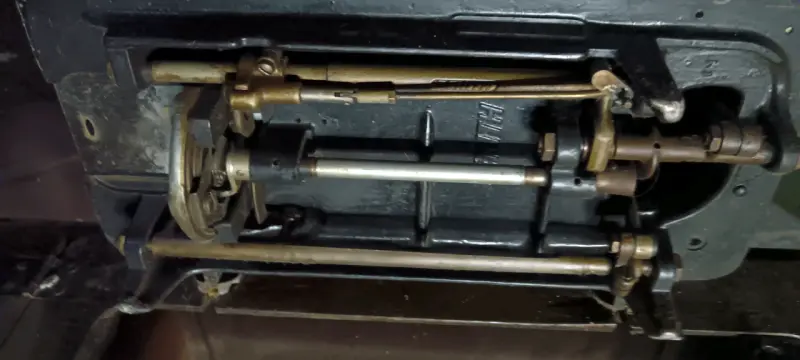 Máquina de Coser Antigua Zenith con Mesa - 6