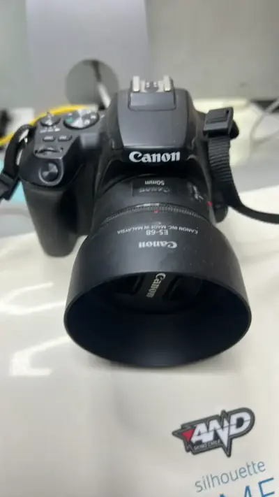 Cámara Canon DSLR SL3 con lente 50mm - miniatura 2