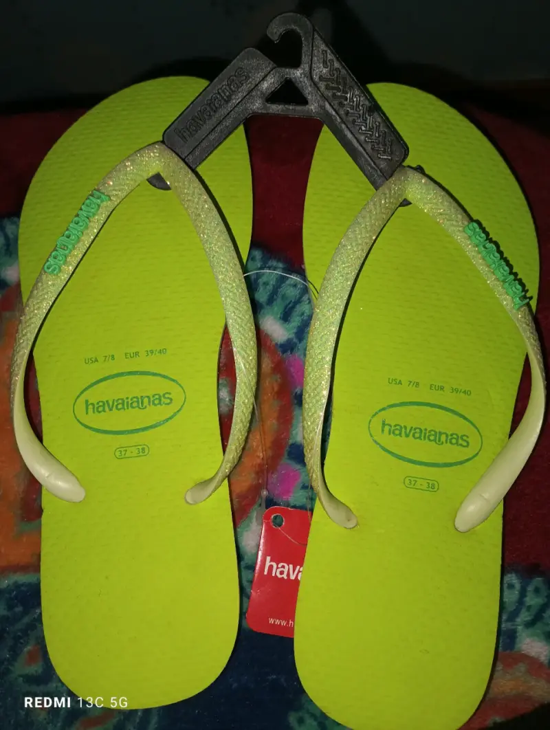 Sandalias Havaianas de colores variados
