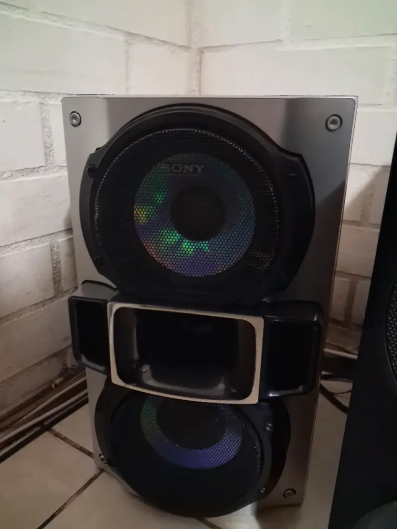 Sistema de sonido Sony Genezi MHC-RG590S con subwoofer - 3