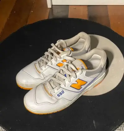 Zapatillas New Balance 550 blancas y naranjas - miniatura 2