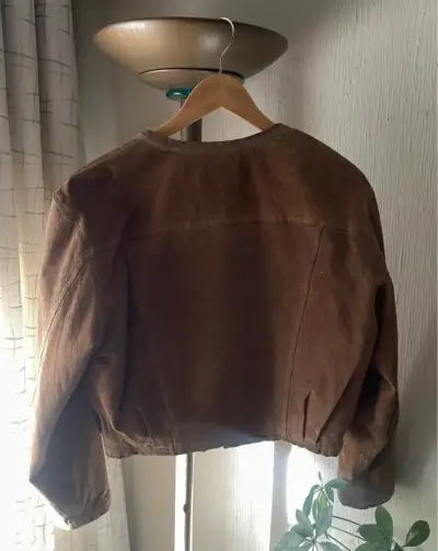 Chaqueta de cuero marrón con estampado - miniatura 2