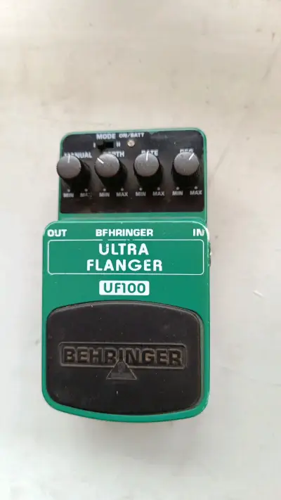 Pedal de efectos Behringer Ultra Flanger UF100 - miniatura 1