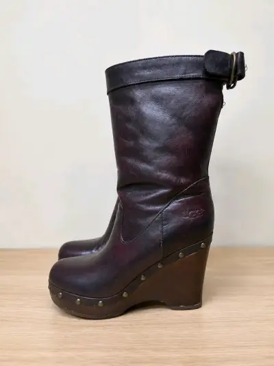 Botas UGG Originales de Cuero Burdeo con Chiporro - miniatura 3