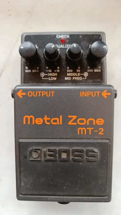 Pedal de distorsión Boss Metal Zone MT-2 - miniatura 1