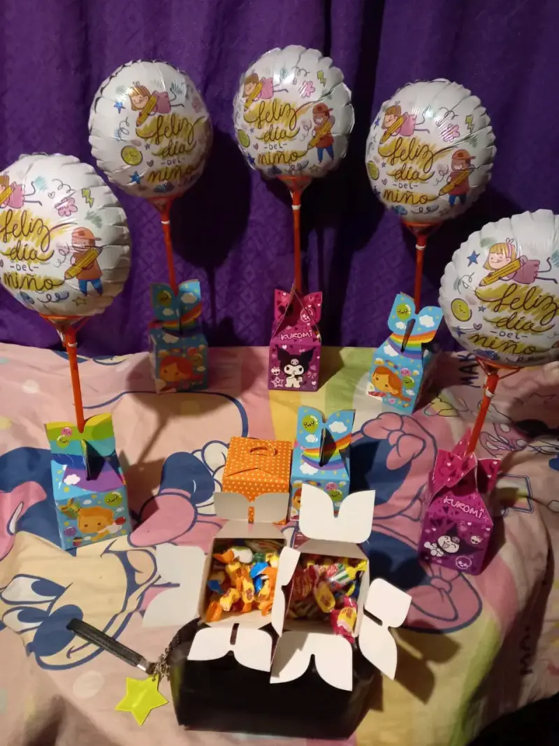 Globos y cajas de regalo para Día del Niño - 1