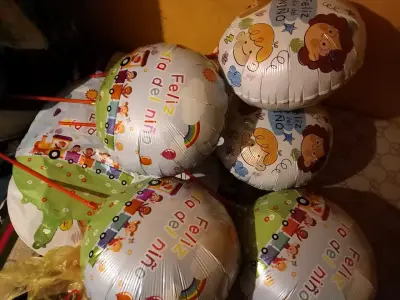 Globos y cajas de regalo para Día del Niño - miniatura 2