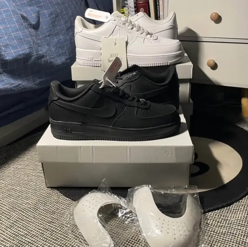 Zapatillas Nike Air Force 1 blancas y negras