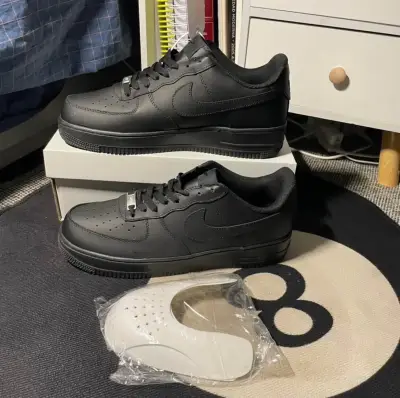 Zapatillas  Nike Air Force 1 blancas y negras - miniatura 2