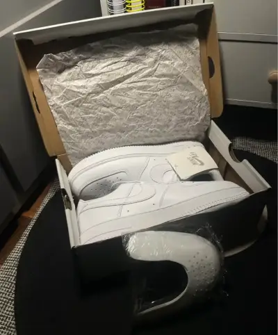 Zapatillas  Nike Air Force 1 blancas y negras - miniatura 3